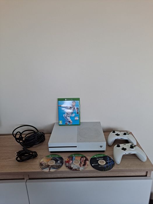 Konsola XBOX ONE S 500GB +Gry Pady