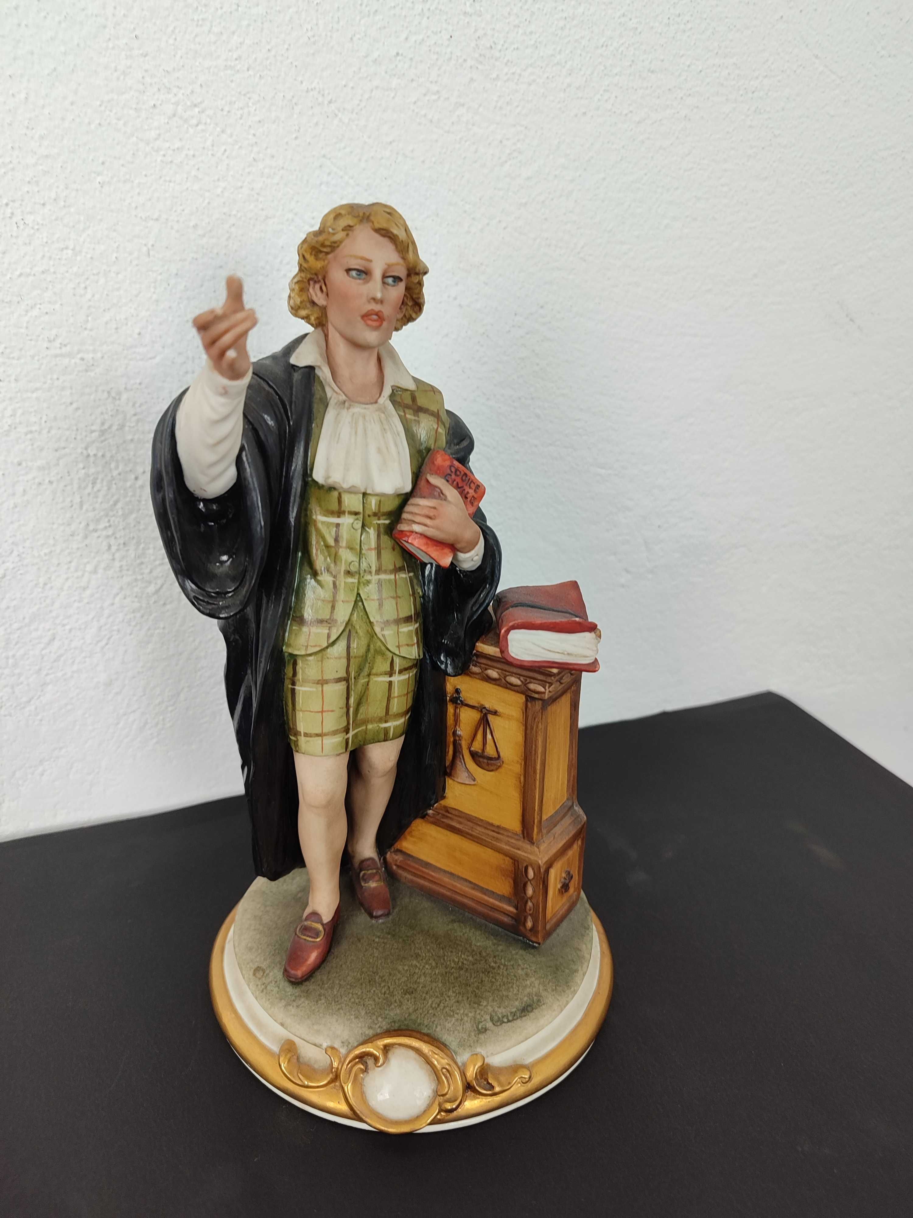 Escultura  de advogada Capodimonte