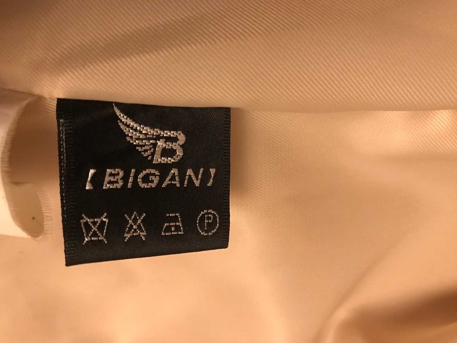 Продам куртку женскую кожаную.