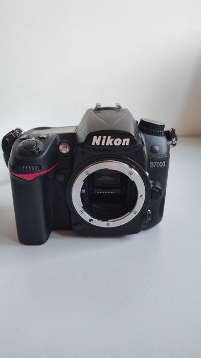 Nikon D7000 - korpus