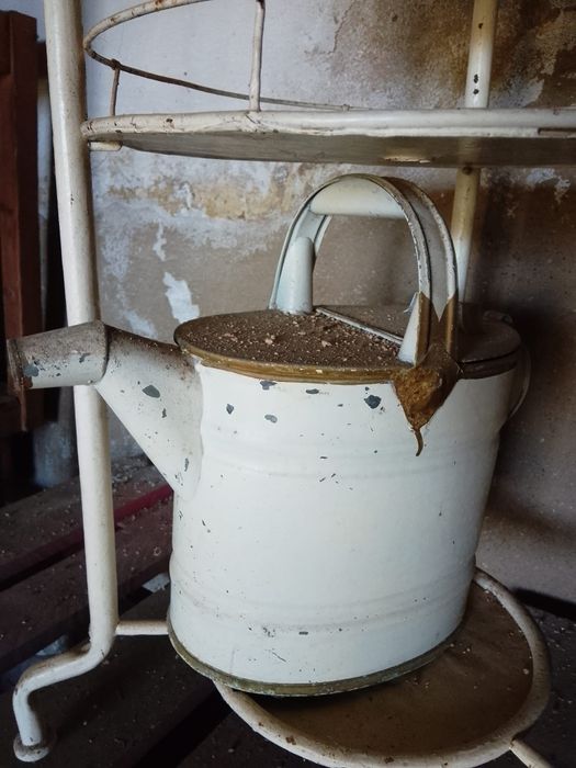 Lavatório Antigo com Jarro e Bacia Esmaltados – Ferro Vintage