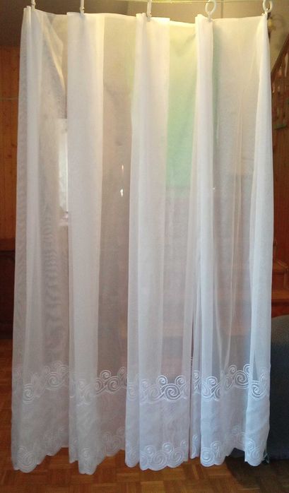 Piękna firana z haftowanym  wzorkiem