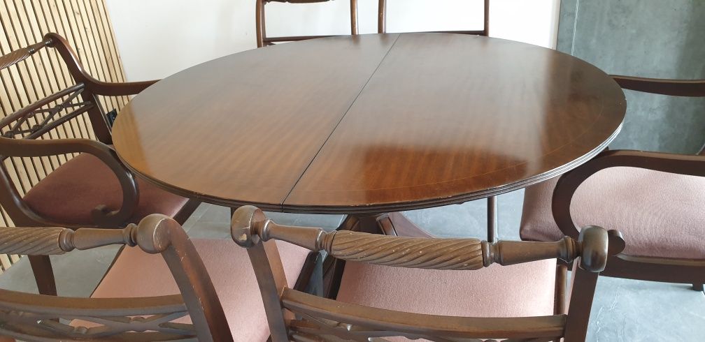 Klasyczny stół z 6 krzesłami – elegancki komplet wykonany w Anglii