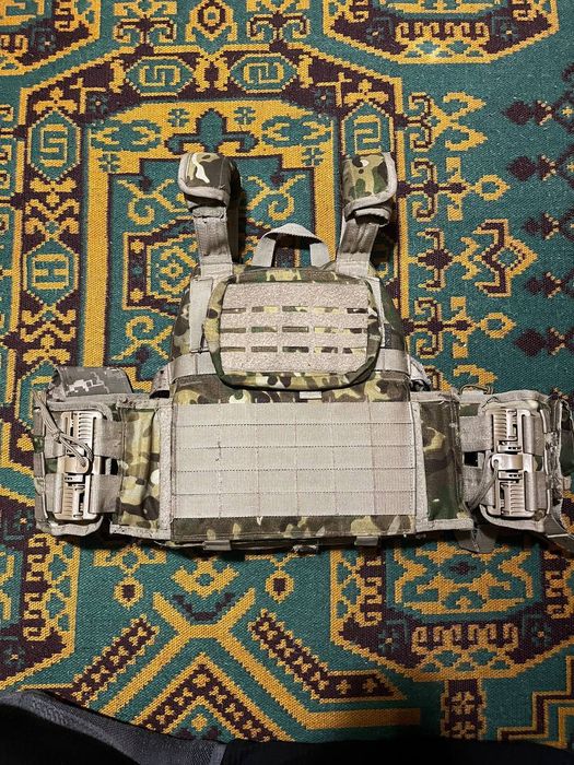 Плитоноска Asdag в мультикамі та підсумками