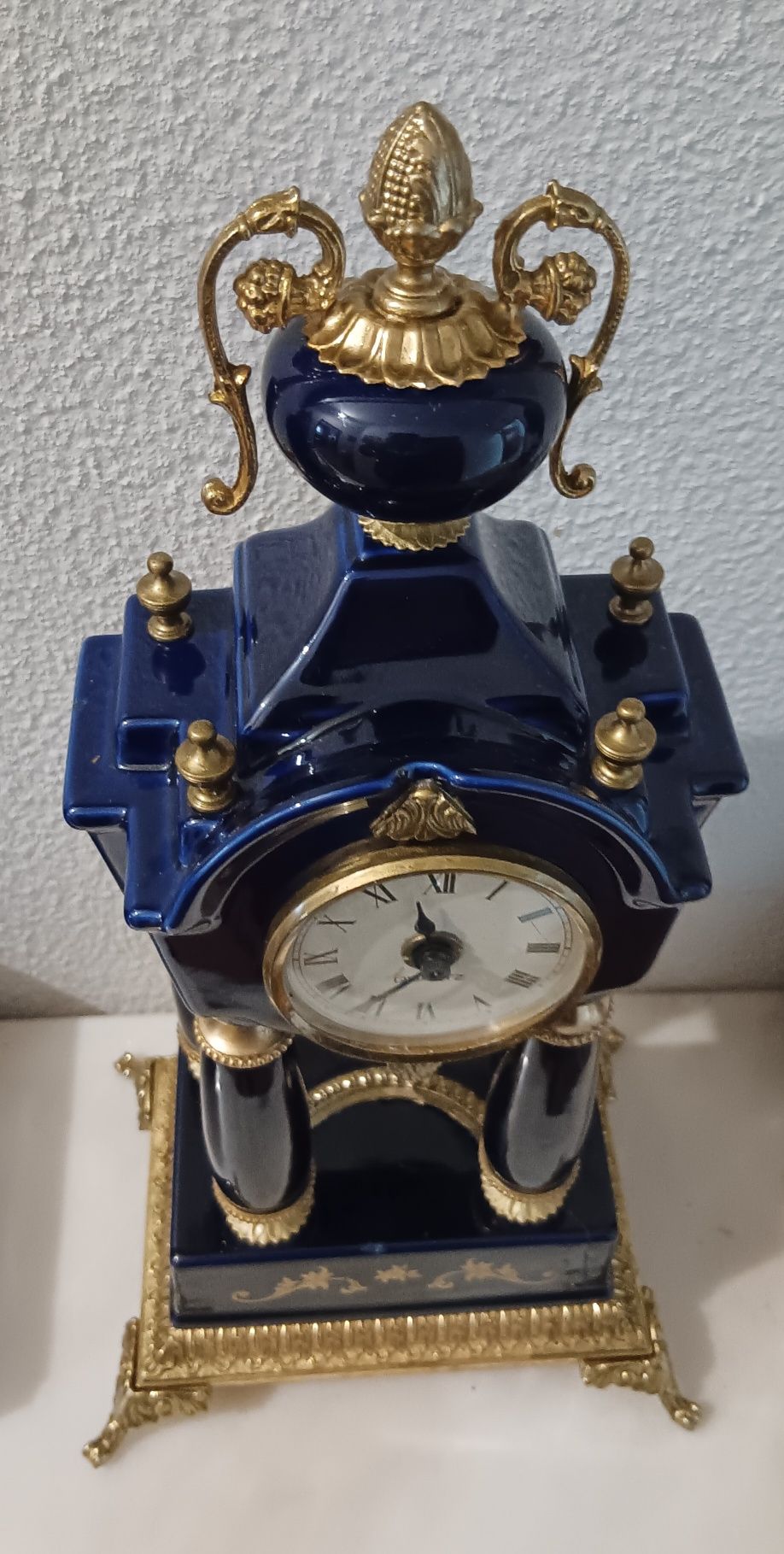 Relógio de Mesa em Porcelana