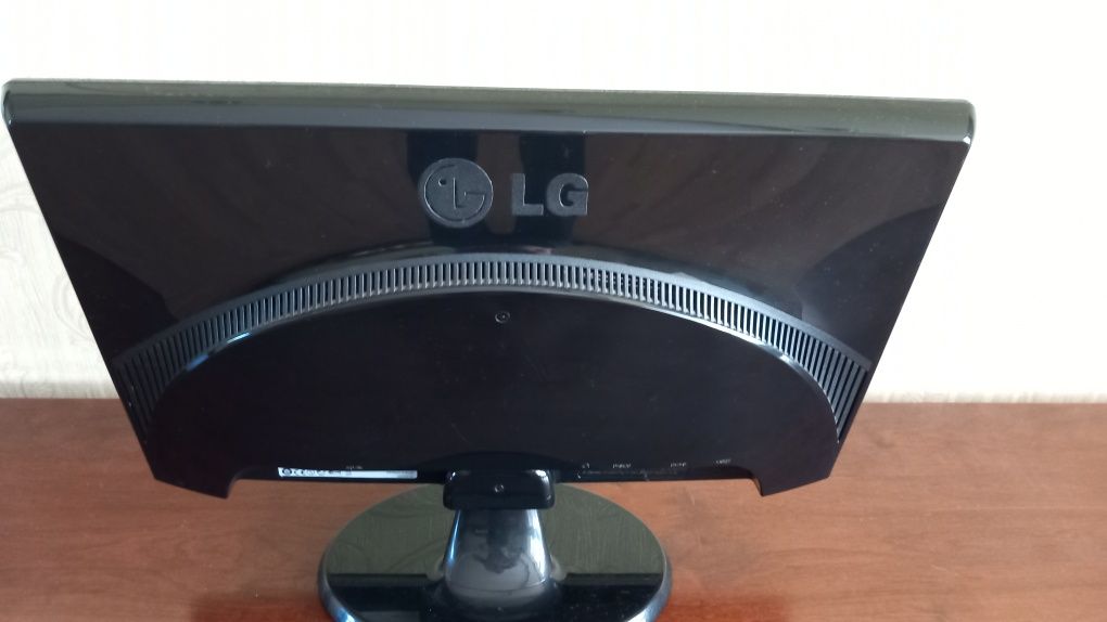 Монитор LG Flatron w2253v 22 дюйма DVI HDMI VGA