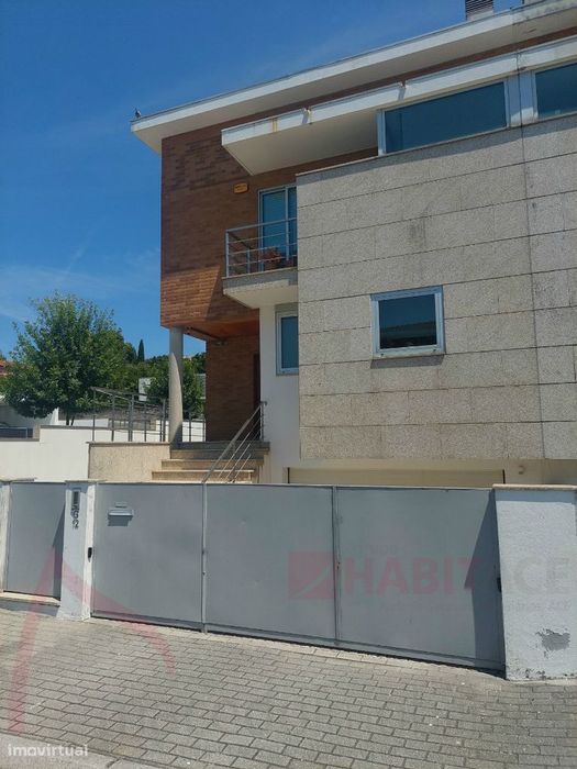 Moradia T3 para Arrendamento em Lomar, Braga – Espaço, Conforto e Loca