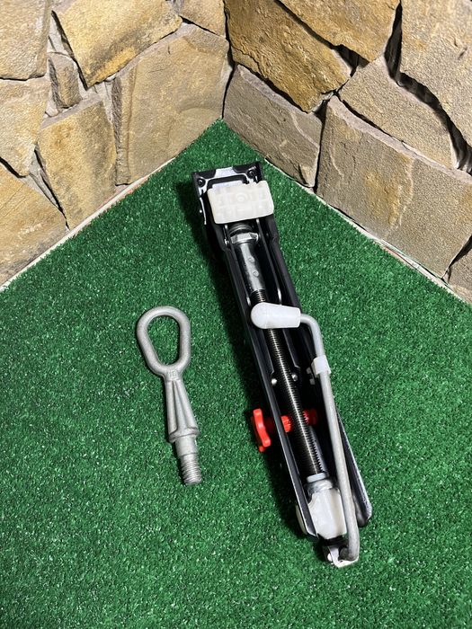 Домкрат крюк БМВ Е46 Е90 Ф30 BMW E46 E90 F30