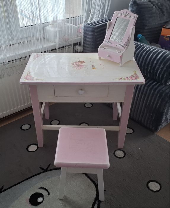 Toaletka dla dziewczynki, biało- różowa, stolik i stołeczek