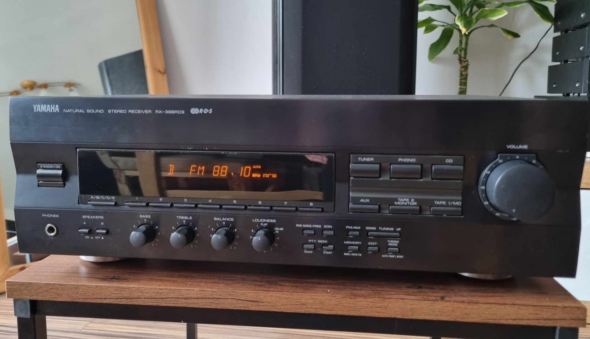 Yamaha RX-396RDS Amplituner Stereo 
Wysokość	106 cm
Głębokość	32,7 cm