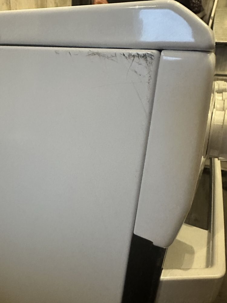 Sprzedam bialą kuchenke elektryczna z plyta ceramiczna