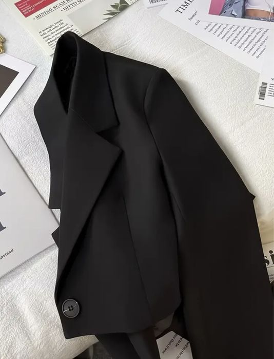 Укорочений  піджак чорний короткий