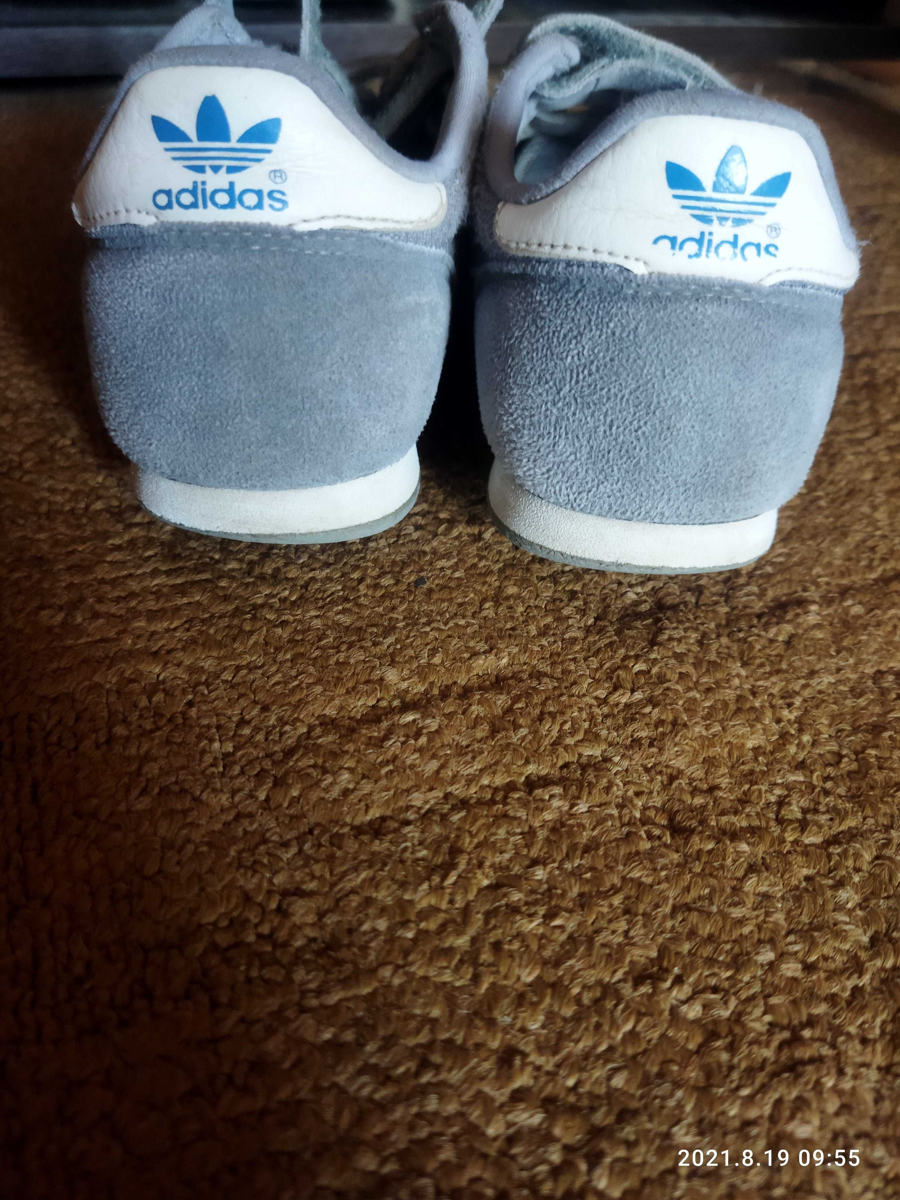 adidas    кросівки  30,5