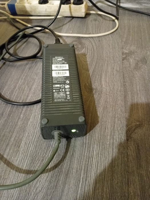 Продам приставку Xbox 360