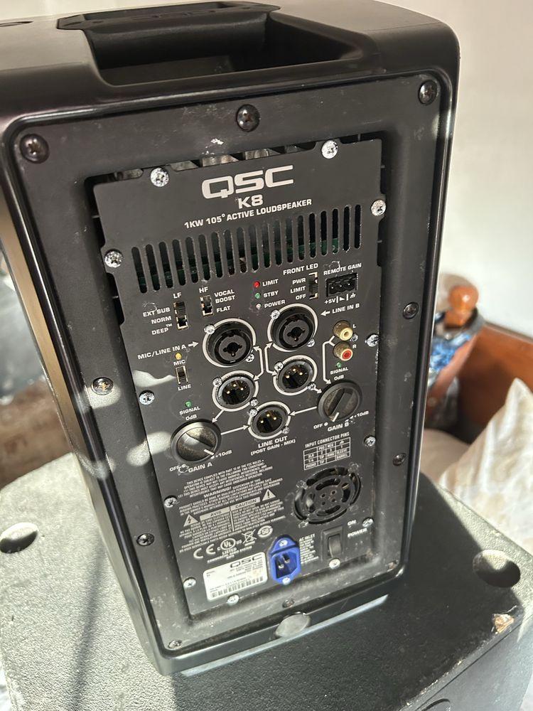 Coluna QSC K8 Bom estado