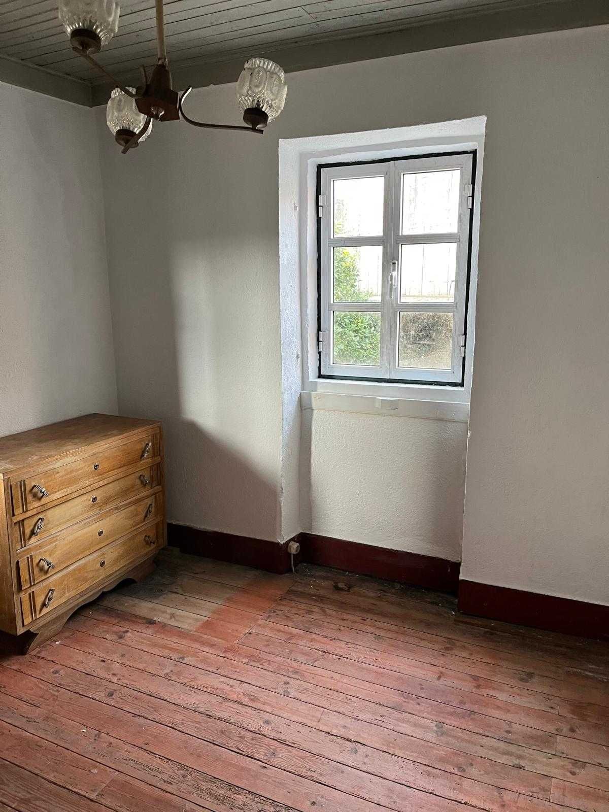 Alugo casa ou quartos