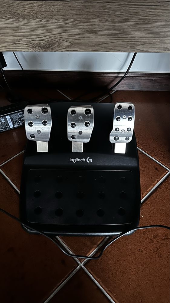Volante logitech G29 + pedais + addon F1