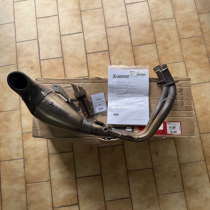 Escape Akrapovic Titanium Carbono c/ Gravação a Laser MT07 Euro4