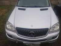 Maska mercedes ML w164 kolor C775 idealna