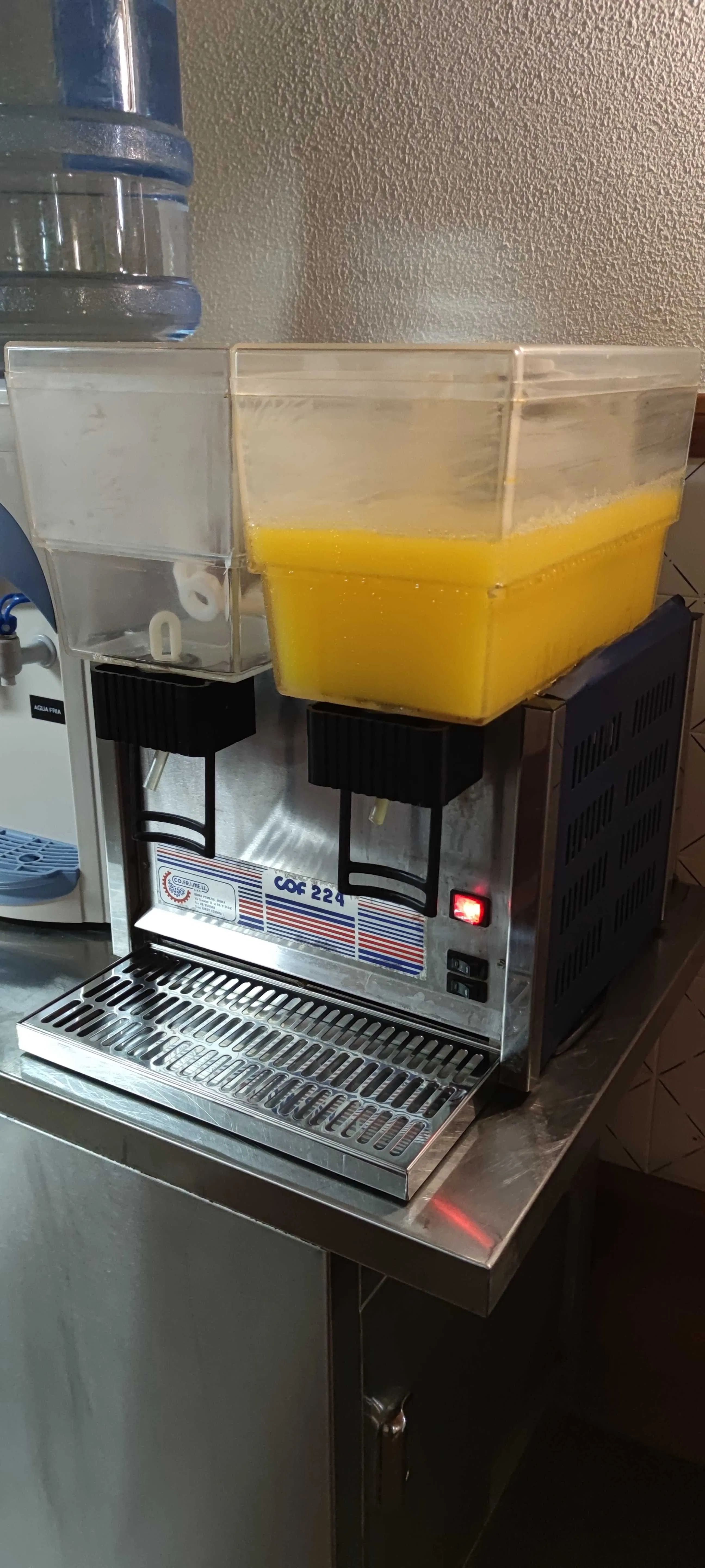 Máquina dispensadora de sumos