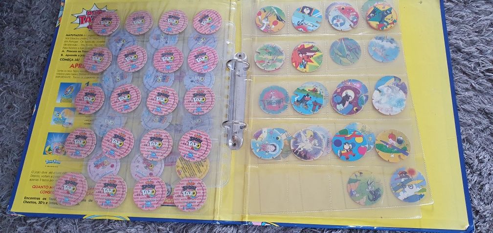 Coleção de tazos incompleta