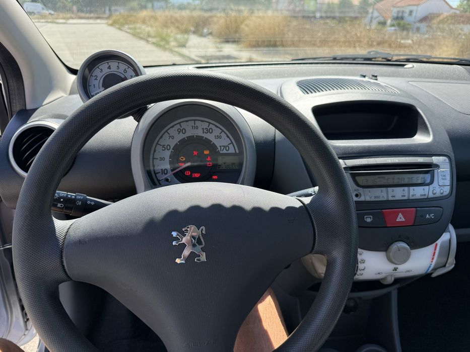 Peugeot 107 - Ano 2008