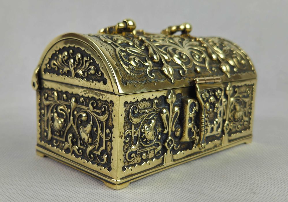 Piękna stylowa mosiężna szkatułka w kształcie kufra z Francji