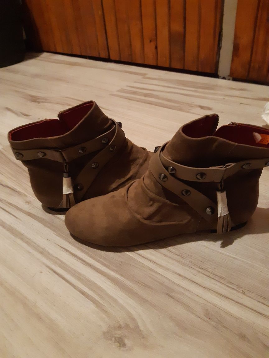 Zamszowe brązowe botki