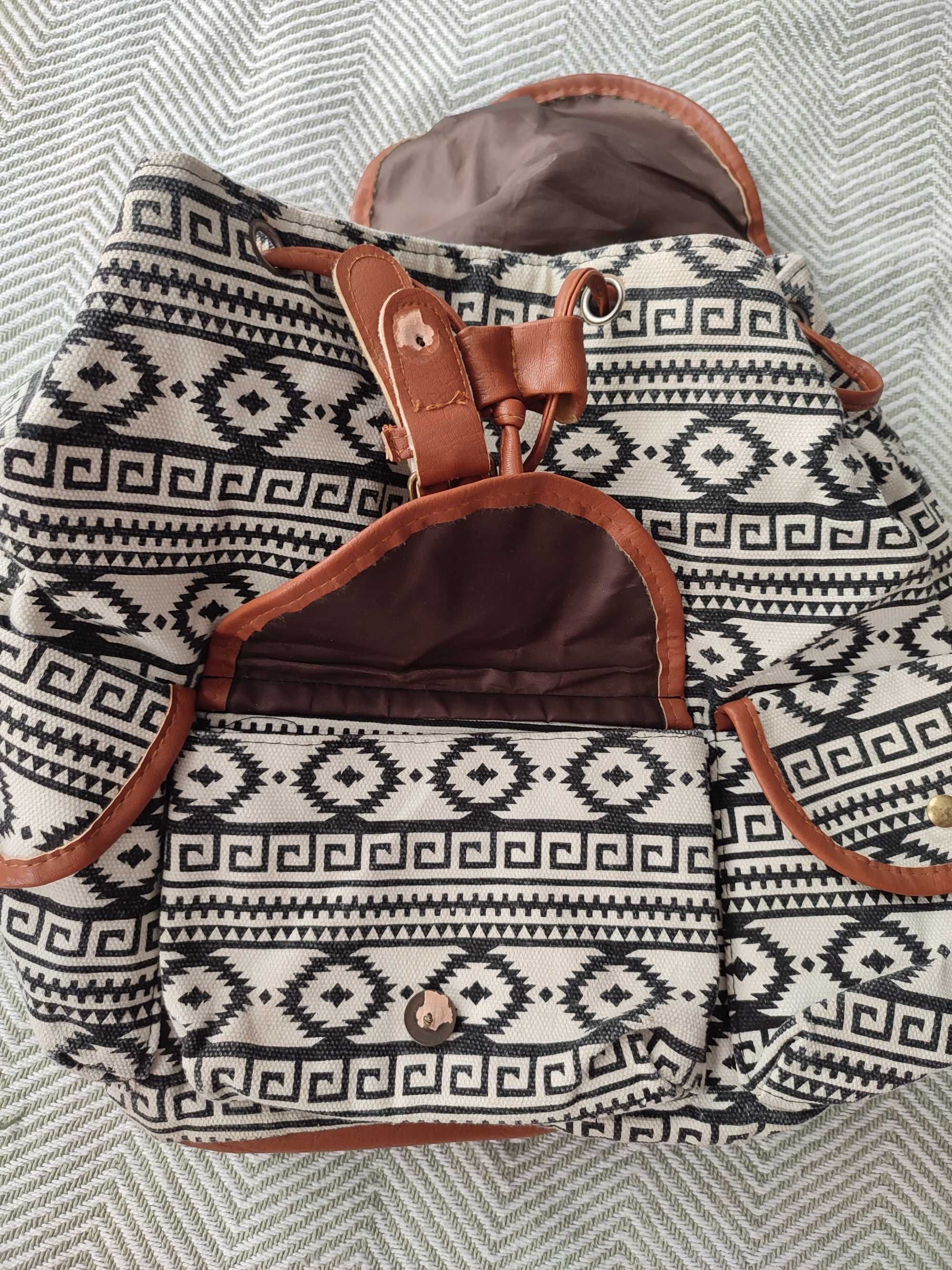 Plecak damski na podróże vintage retro w kolorze biało czarnym