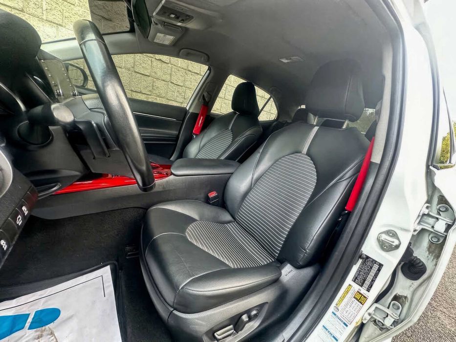 Toyota Camry      2023