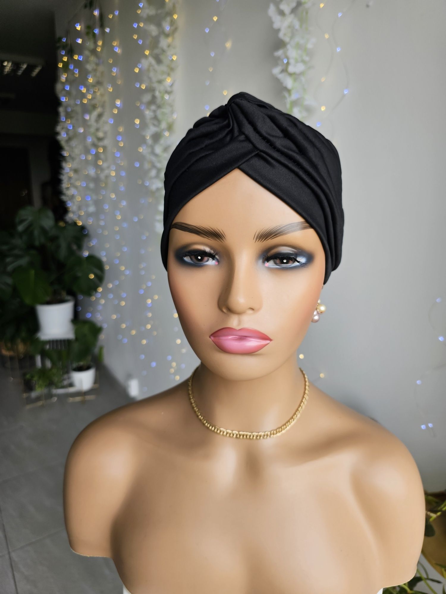 Czarny turban czapka chustka na głowę w trakcie leczenia Iga