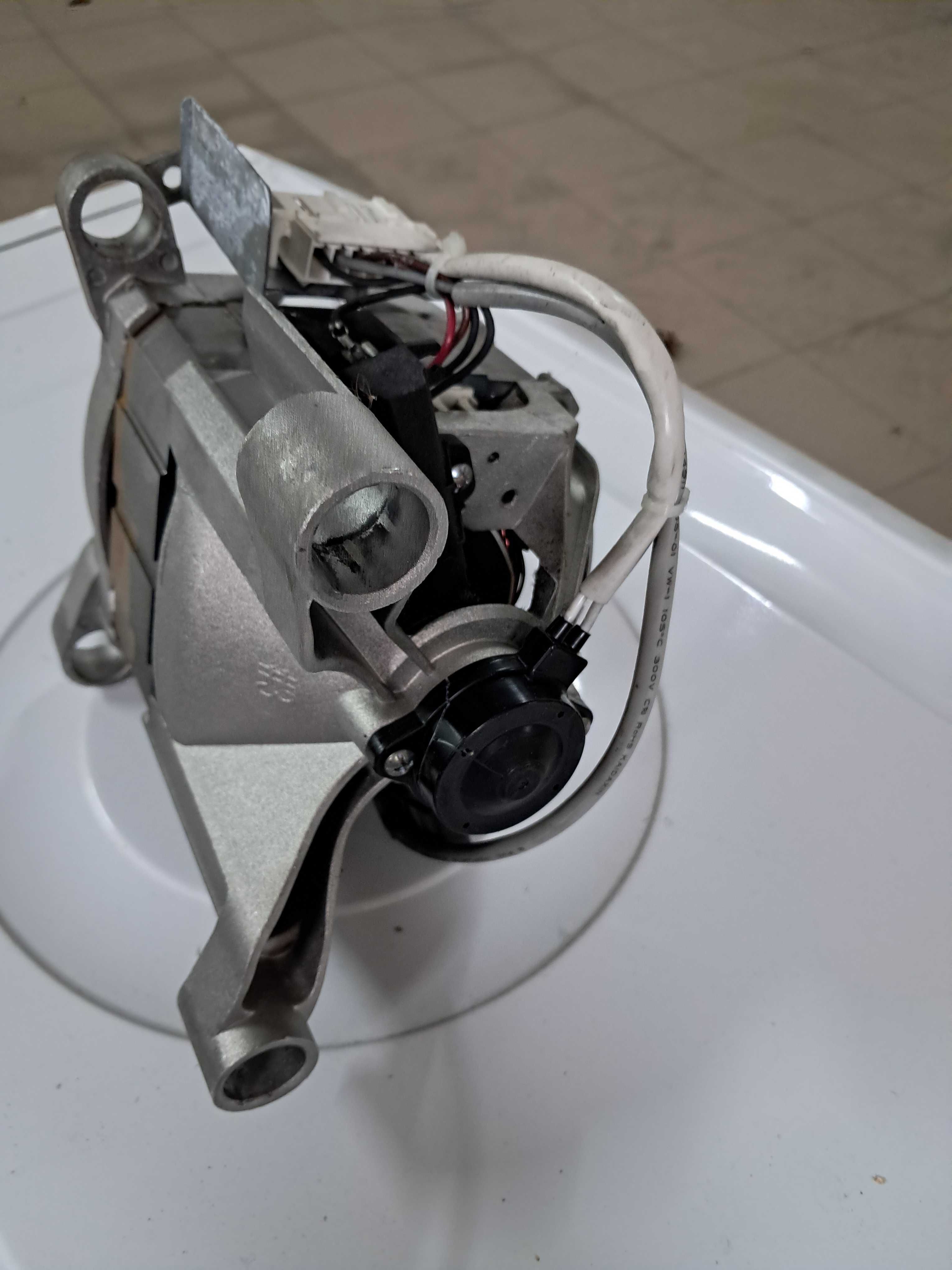 Silnik pralka whirpool HXGKL2L.65 Welling