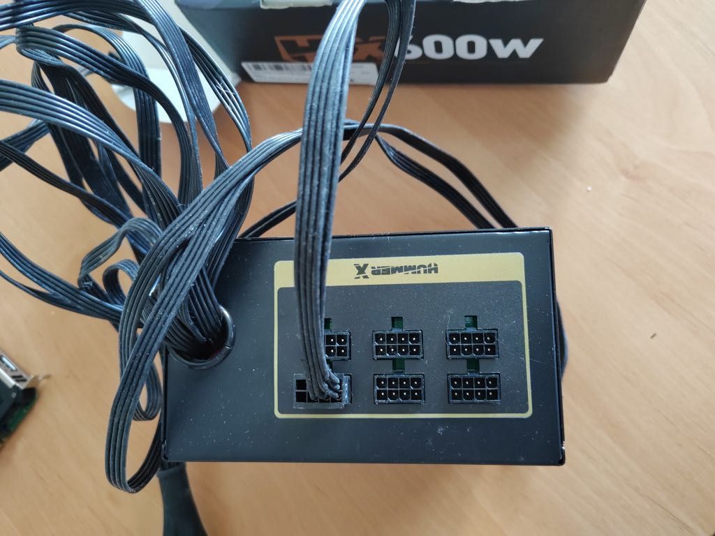Fonte 600w Hummer X da NOX, 80Plus Bronze sem uso na caixa