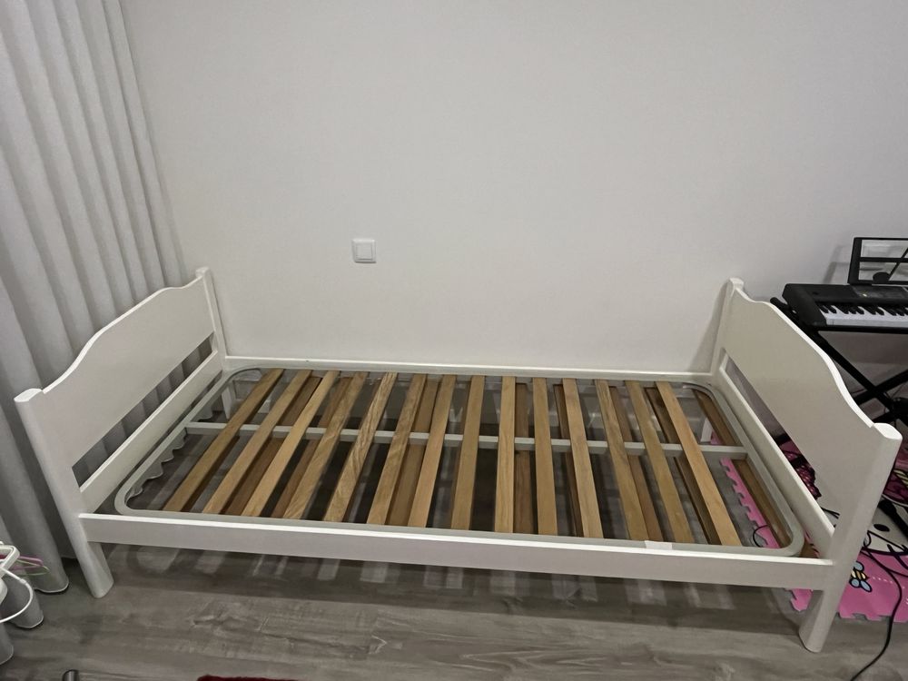 Cama solteiro Branca