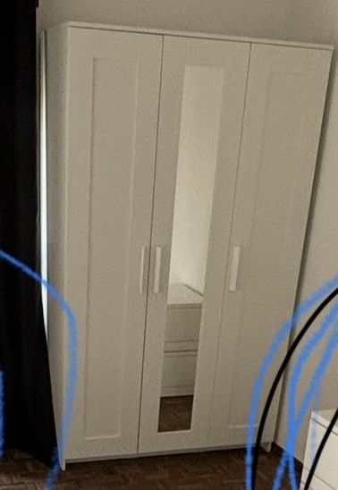 Vendo roupeiro em bom estado para desocupar