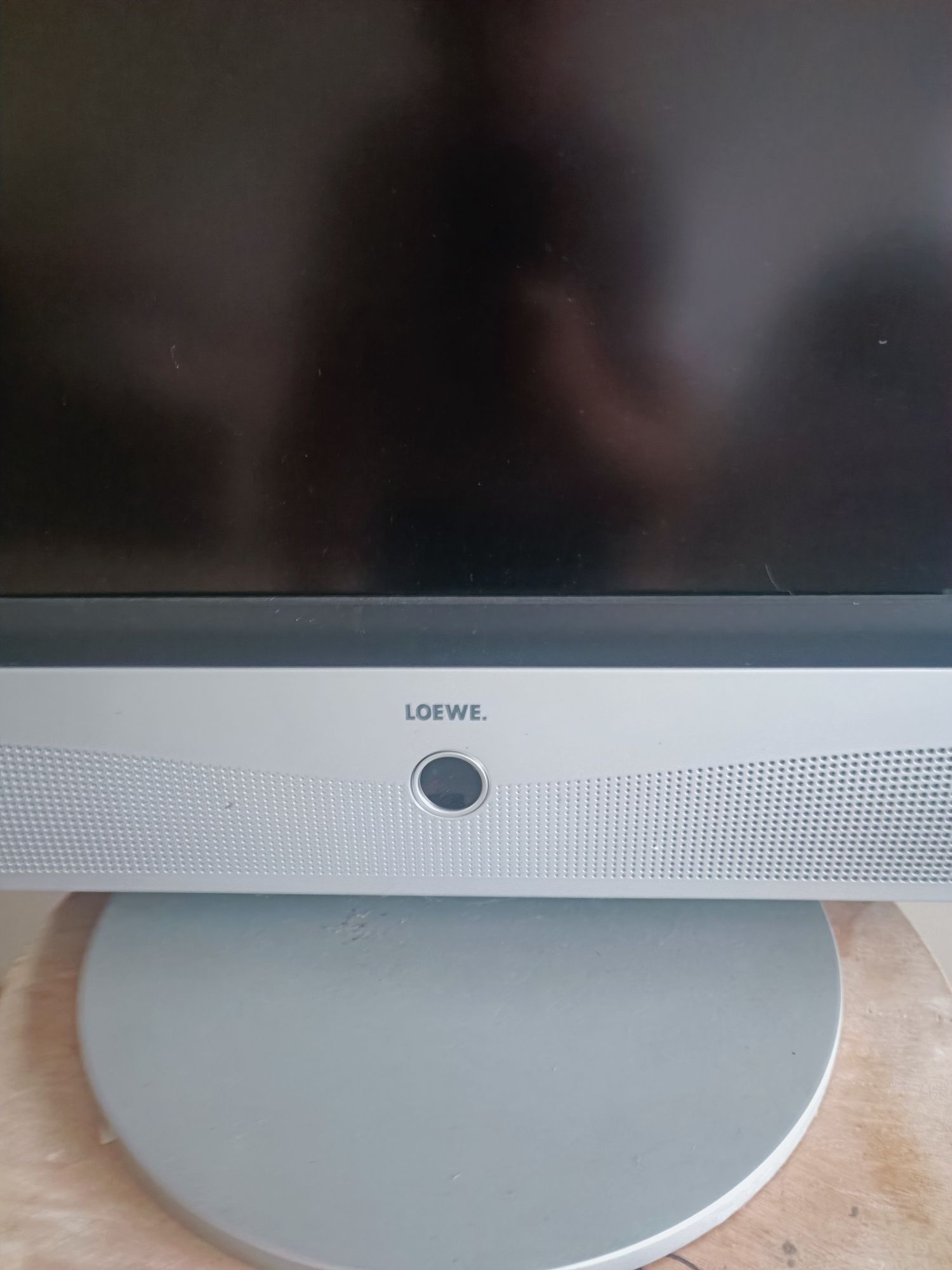Telewizor na chodzie za quatropak.