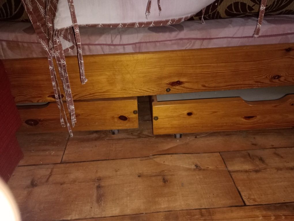 Łóżko piętrowe drewniane
