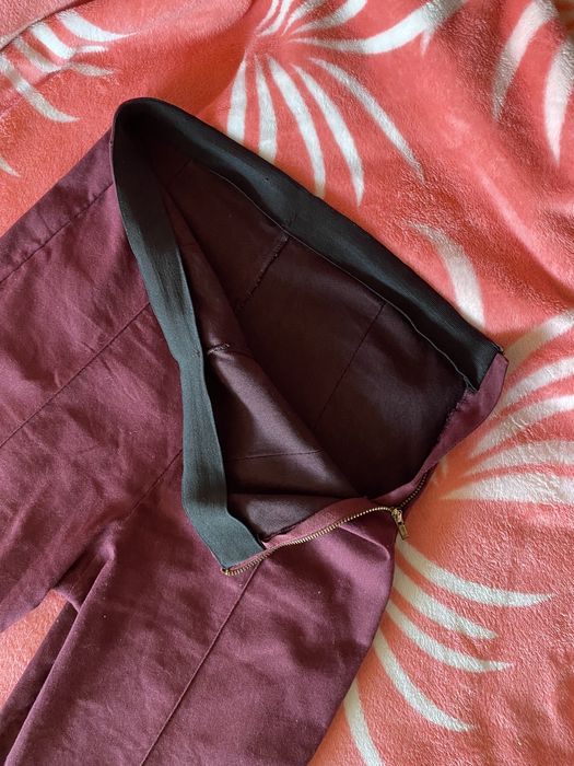 Бордові брюки штани