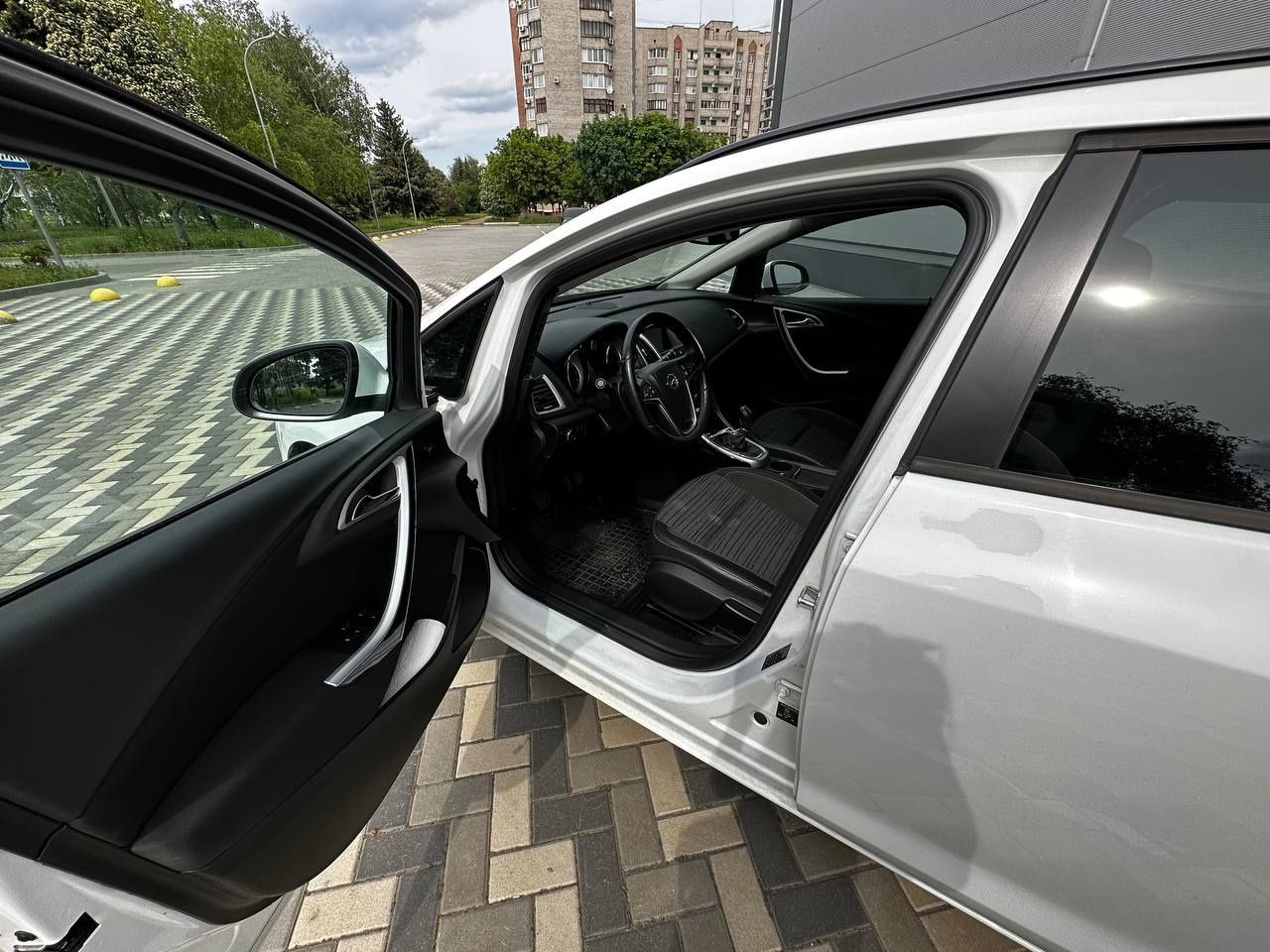 Машина Opel Astra 1.6
