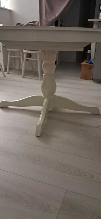 sprzedam biały okrągły elegancki stół do salonu