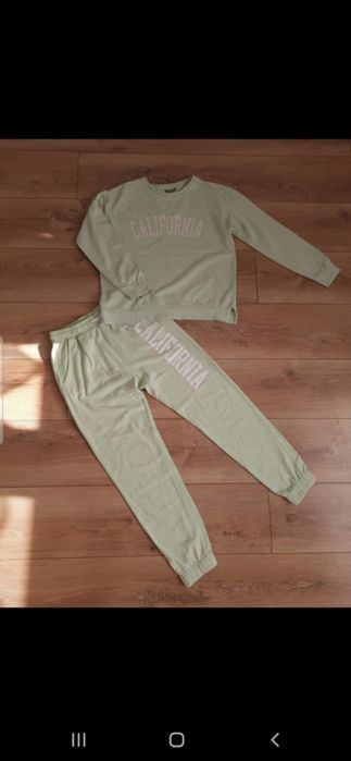 Dres dziewczęcy jasny zielony rozm 146-152