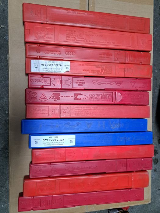 Trójkąt ostrzegawczy BMW, AUDI