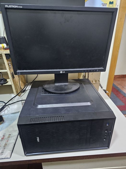 Torre pc celeron e ecrã 19 polegadas lg