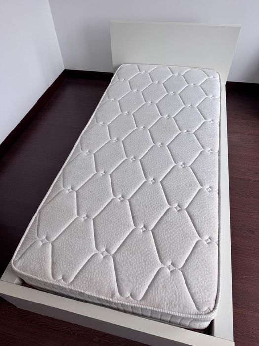Cama solteiro com colchão