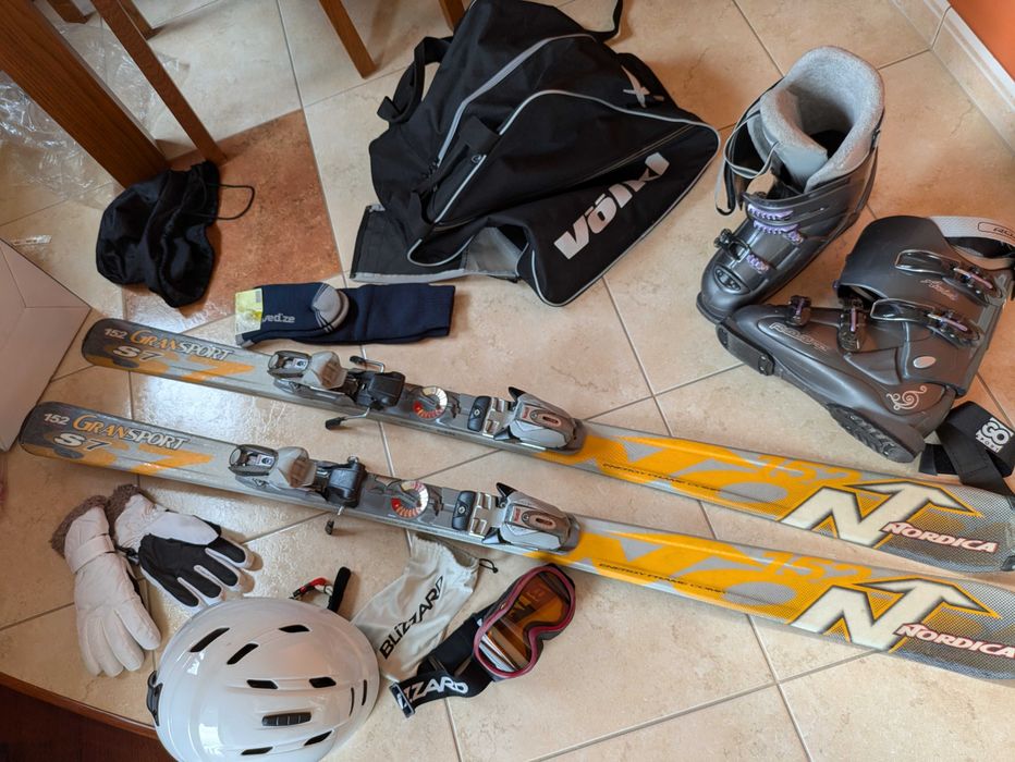 Narty komplet: buty, kijki, kask, gogle, plecak/torba