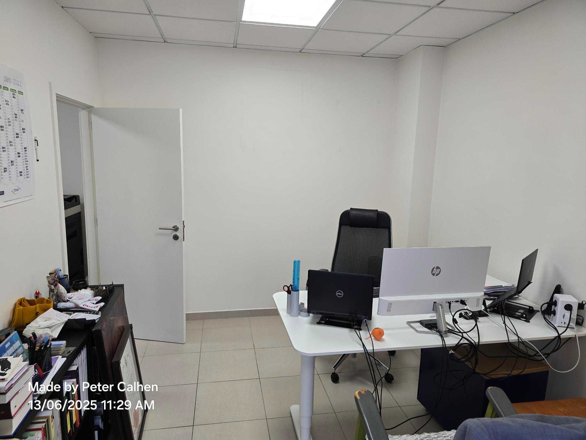 Escritório com 50 m2 + lugar de garagem em Fânzeres, Gondomar