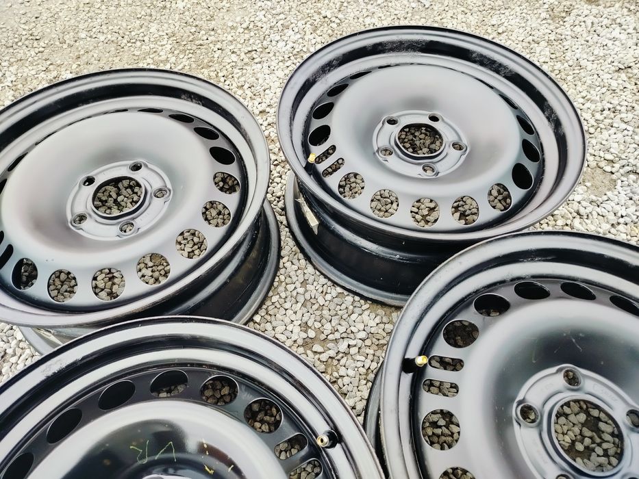Felgi stalowe 15 Opel astra zafira vectea 5x110
Felgi są w dobrym stan