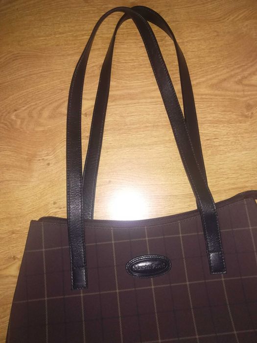 Mala de senhora castanha