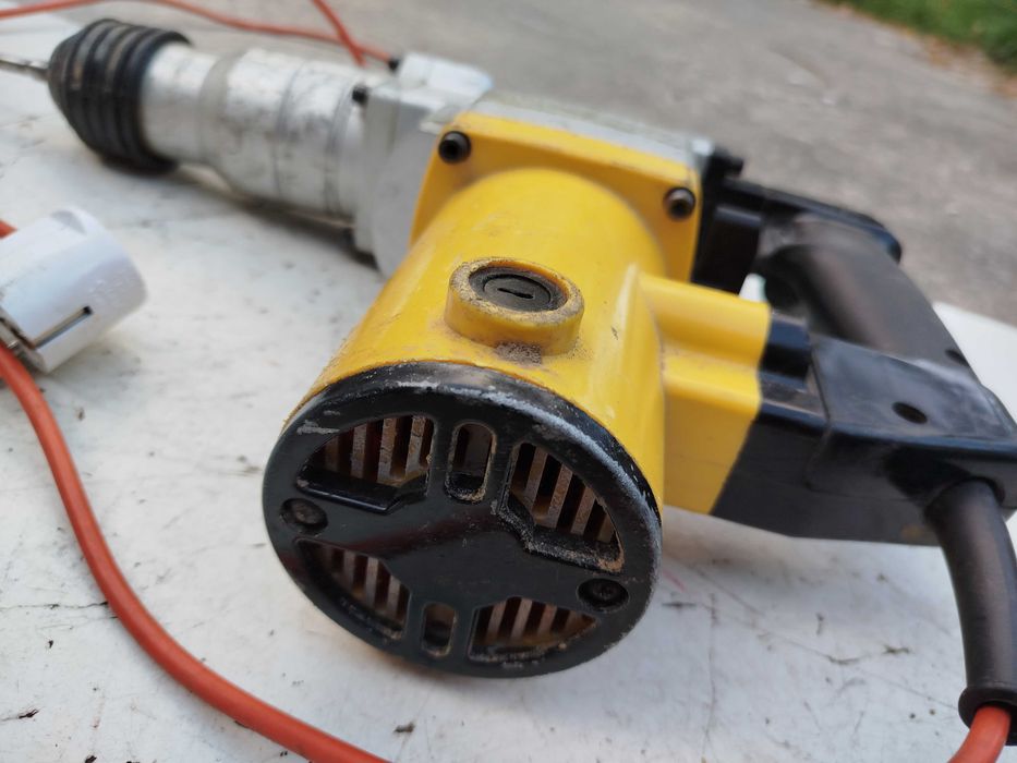 Młotowiertarka SDS sieciowa 800 W