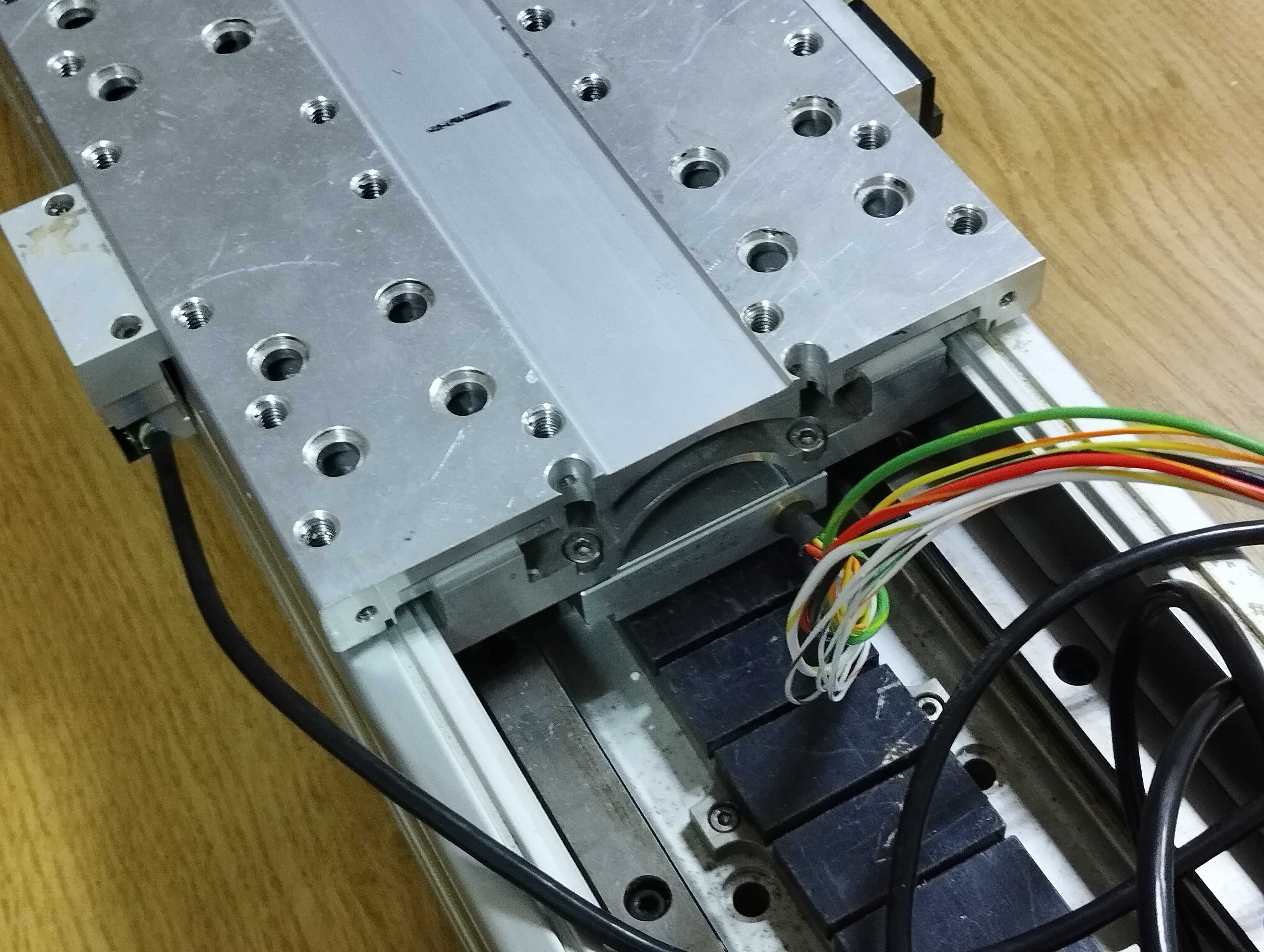 Лінійний двигун привід Parker 406T05LXR Daedal з лінійкою Renishaw